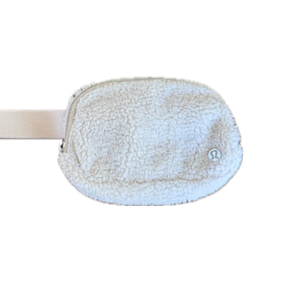 lululemon | Everywhere Fleece Belt Bag - Picture 1 of 3